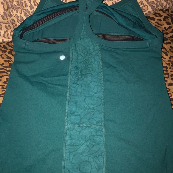 Lululemon Athletica size 12 green sports tank camisole with shelf bra like new - Picture 7 of 10